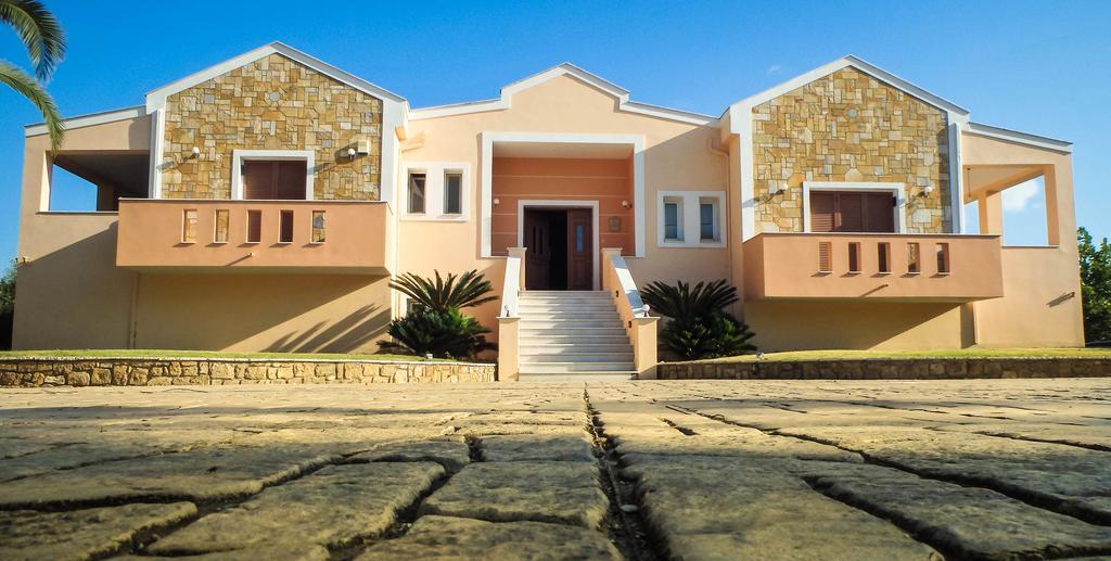 Leone Luxury Villas Kalamákion Exterior foto