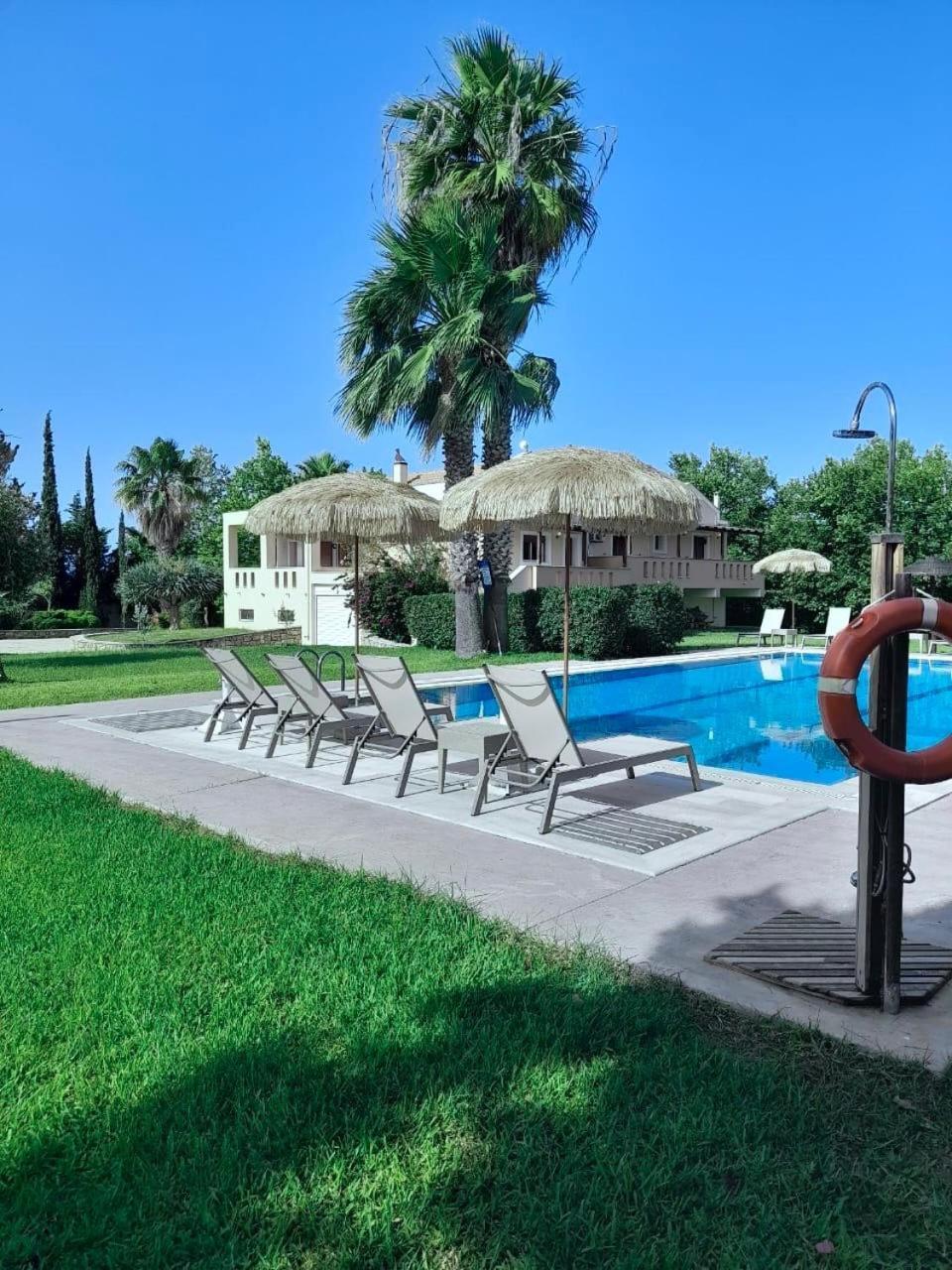 Leone Luxury Villas Kalamákion Exterior foto