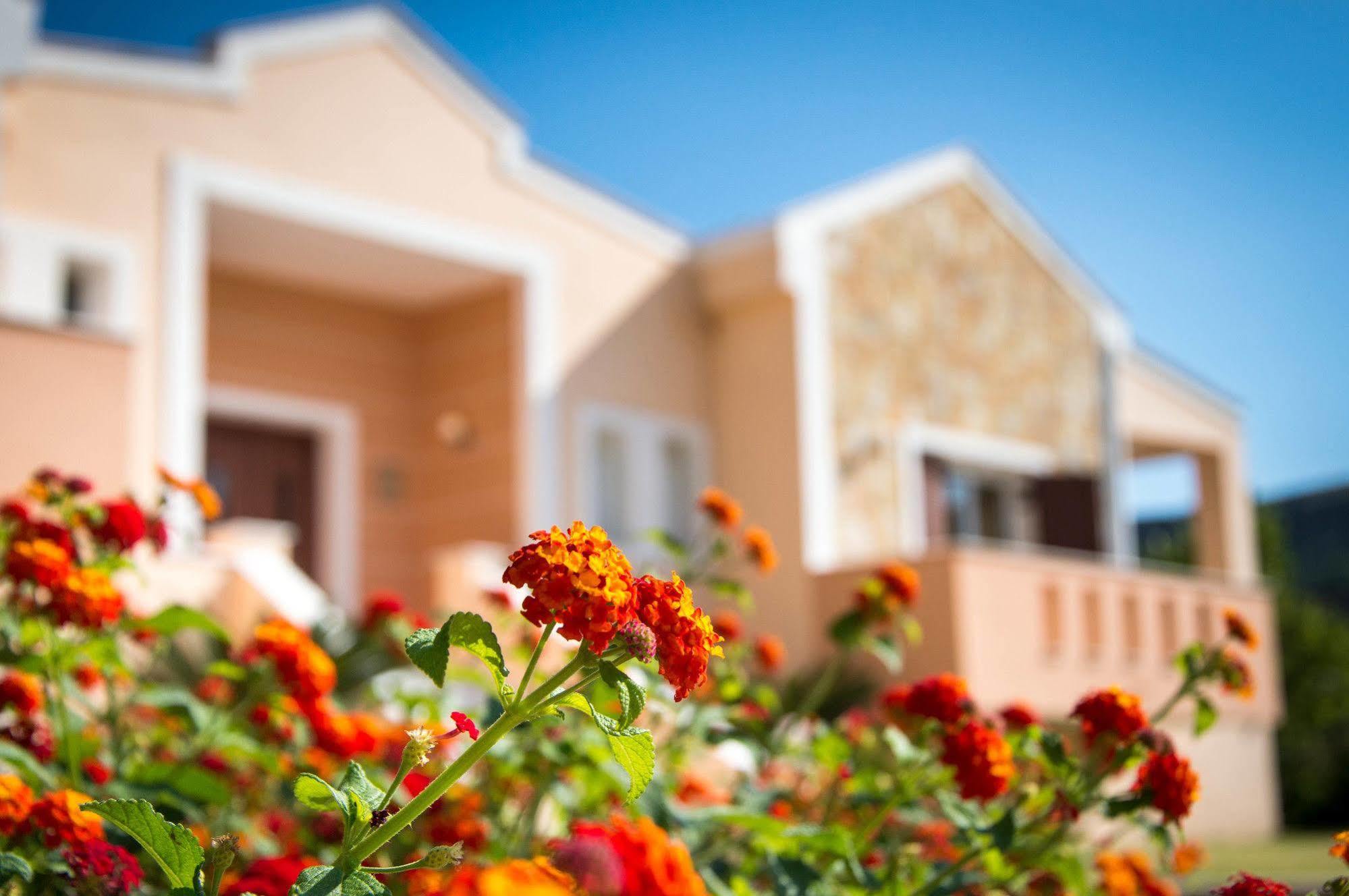 Leone Luxury Villas Kalamákion Exterior foto