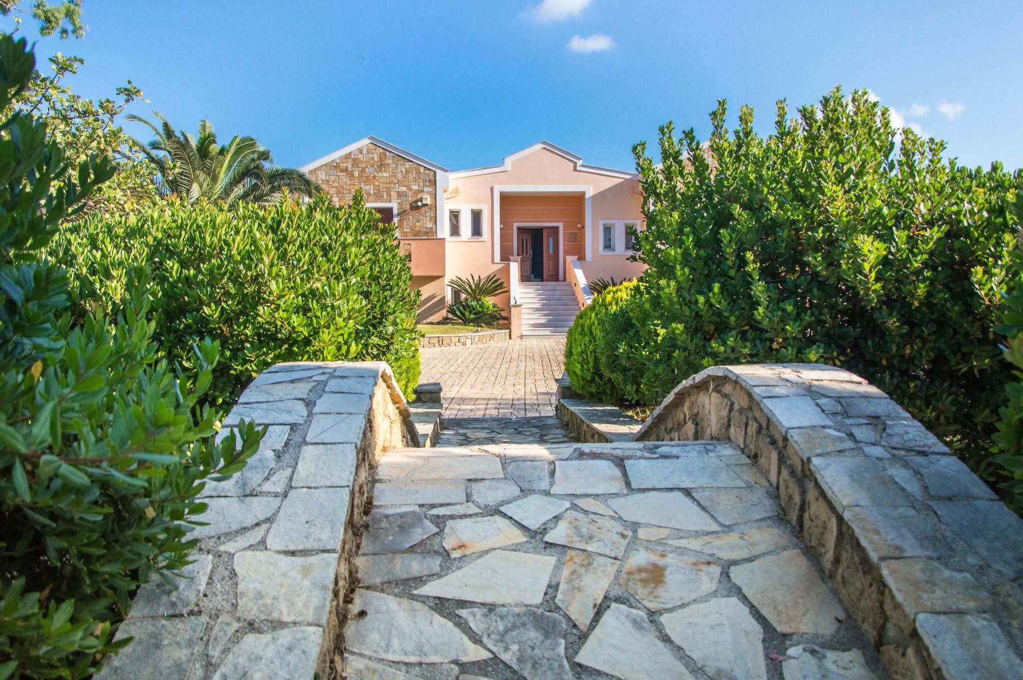 Leone Luxury Villas Kalamákion Exterior foto