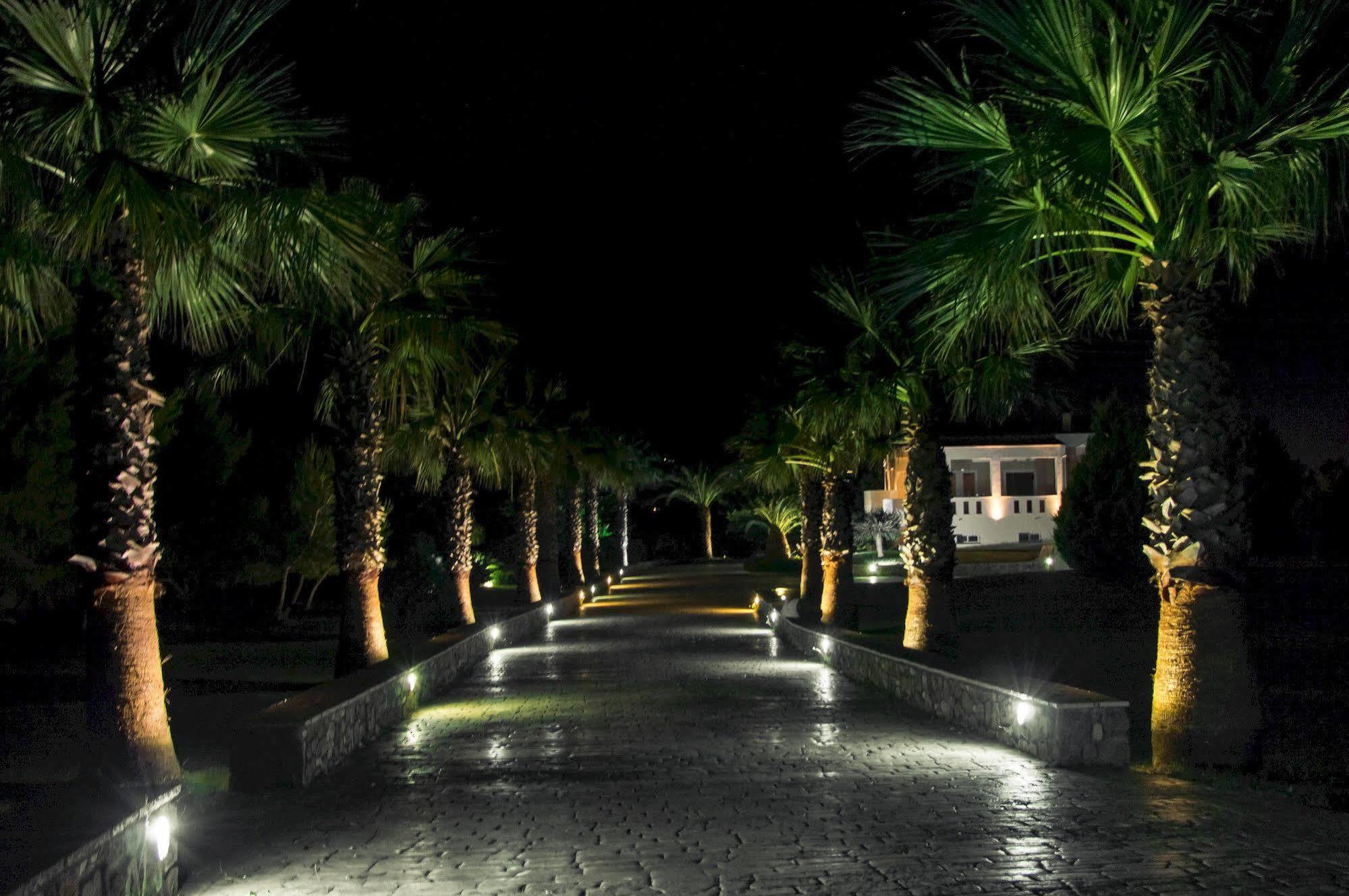 Leone Luxury Villas Kalamákion Exterior foto