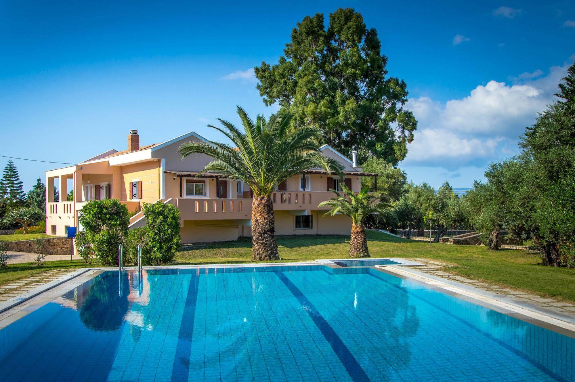 Leone Luxury Villas Kalamákion Exterior foto